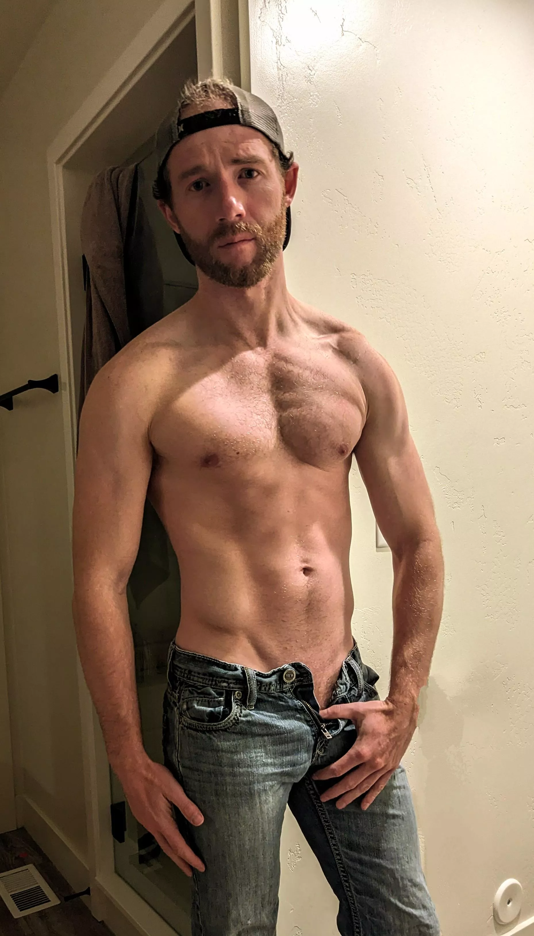 (32) should this dad shave his chest? 