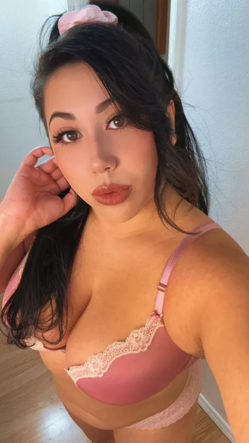 A fun thing awaits from this black-haired sweet doll.