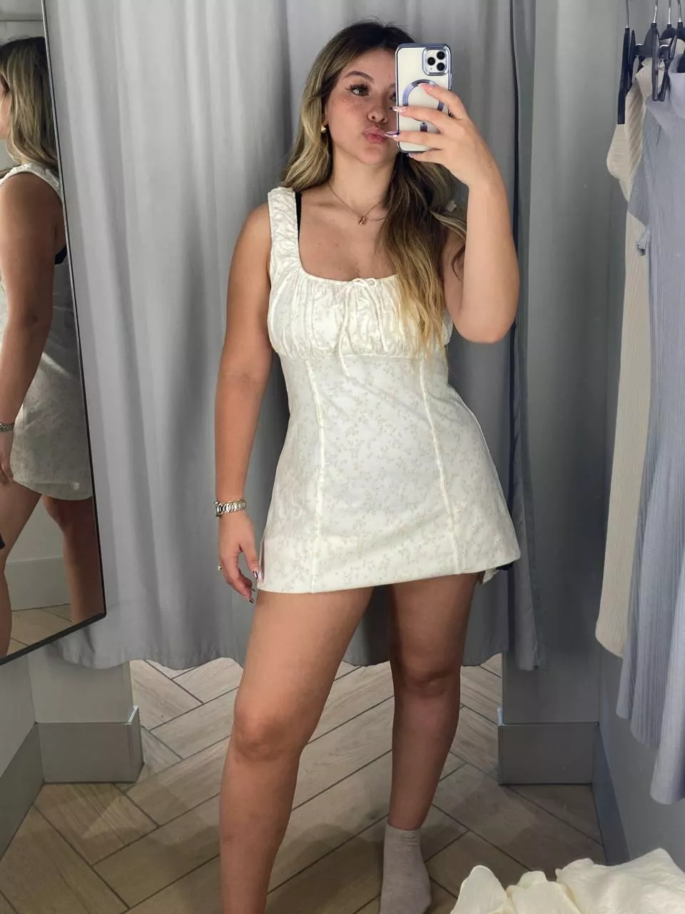 Are there still men who get attracted when girls wear white dress?