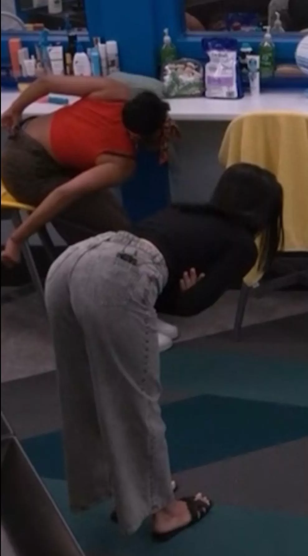 Bb26 Brooklyn Bent over 