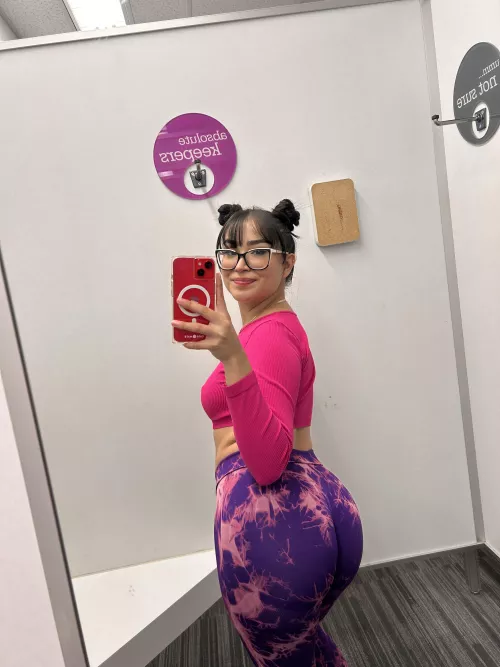 Do these yoga pants make my ass look good?