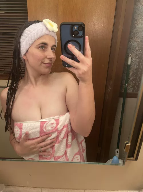 Fresh out of the shower (@sophieluvv) [onlyfans]
