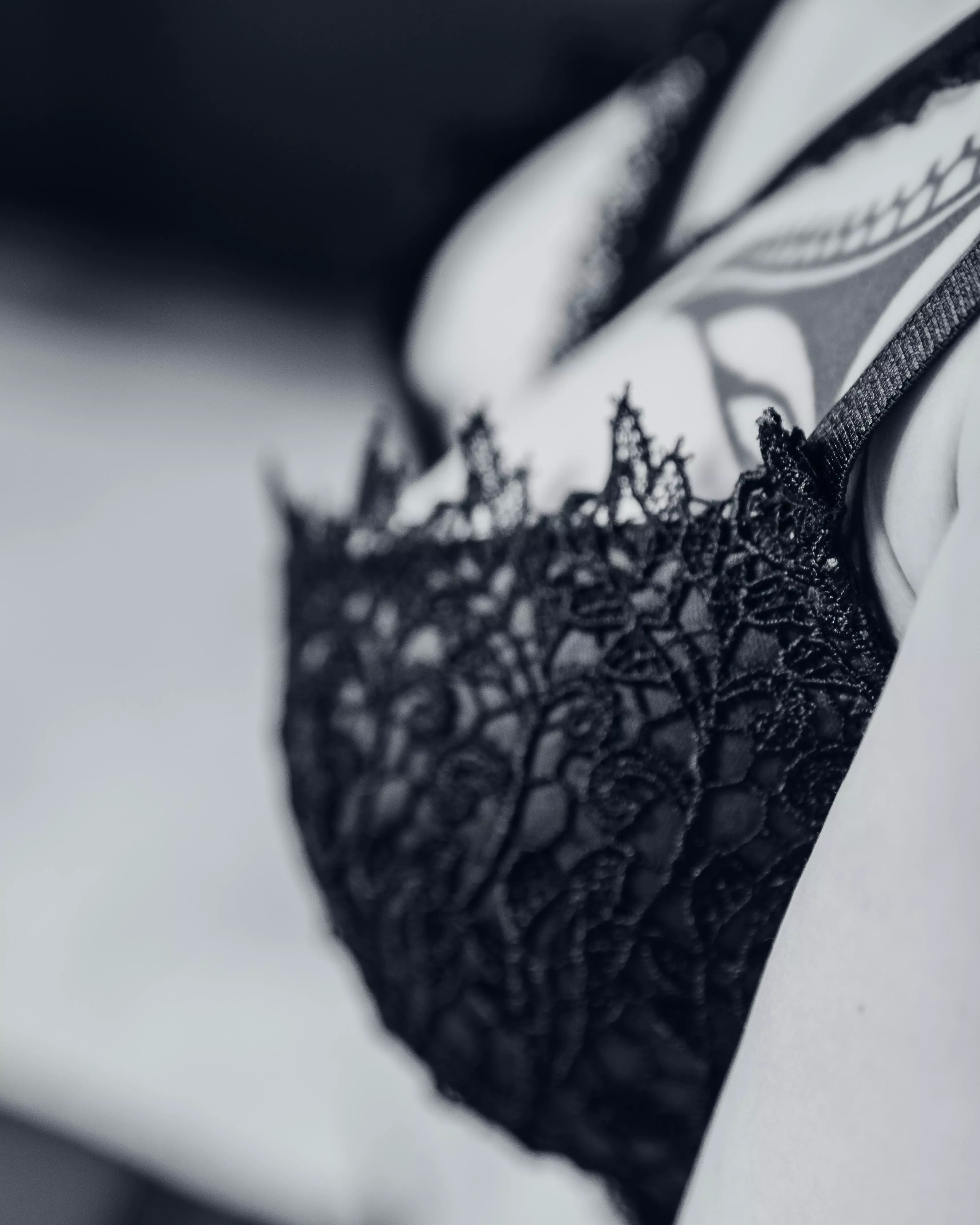 Here’s a teasing sideboob shot to brighten your day 😏✨ How does it look?