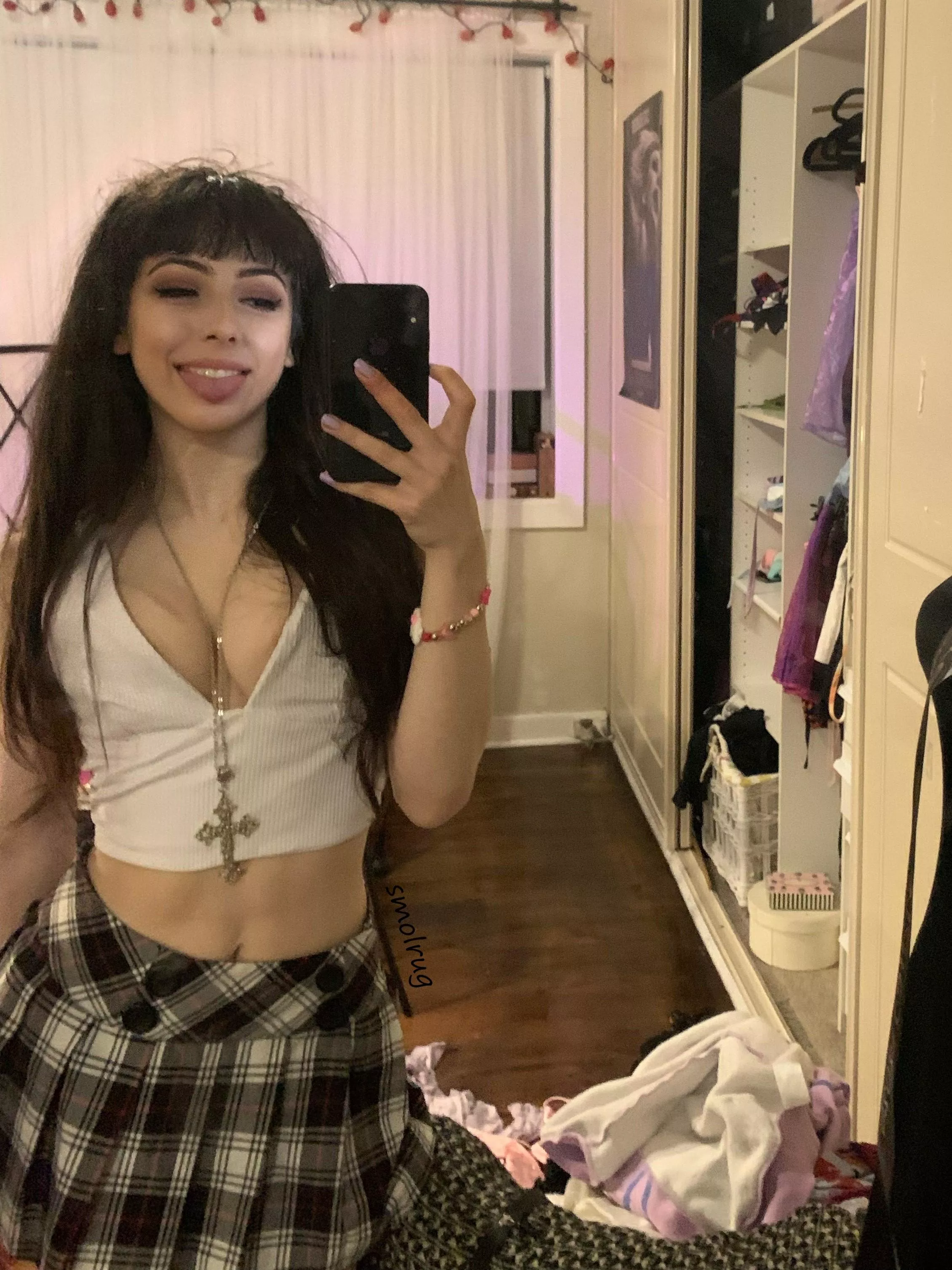 hope u like smol girls with bangs 18f