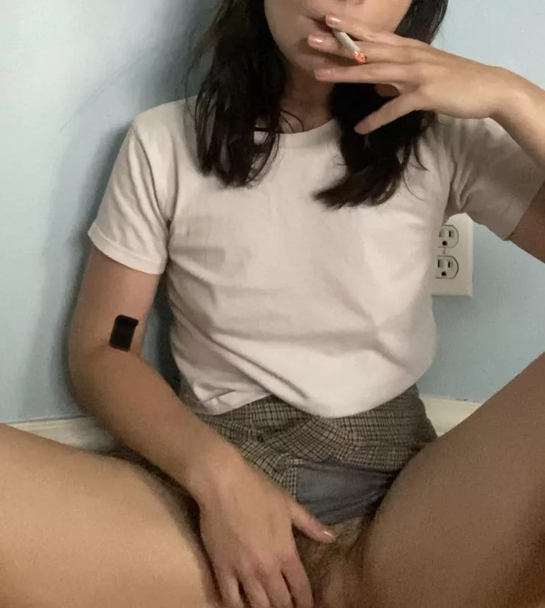horny smokeslut 🚬