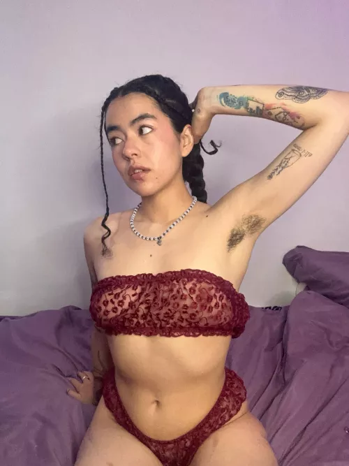 I always wonder if my pits turn guys on in public