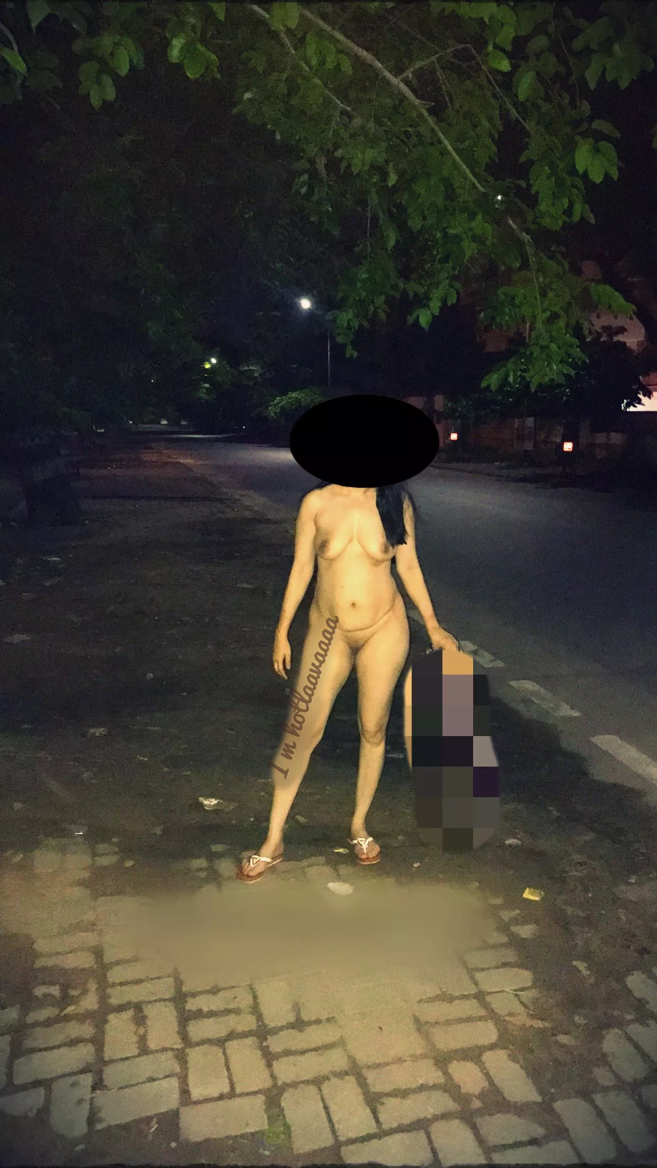 I love the dark , the nights are mine 🖤 