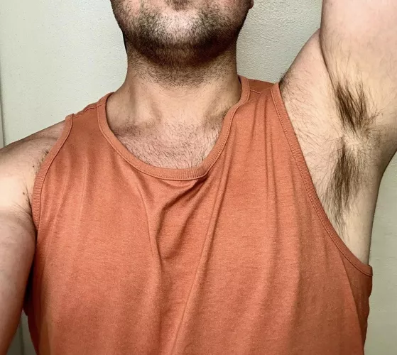 More of my sweaty beach pits 😈