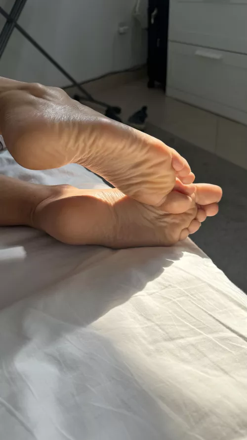 Morning feet in your face?