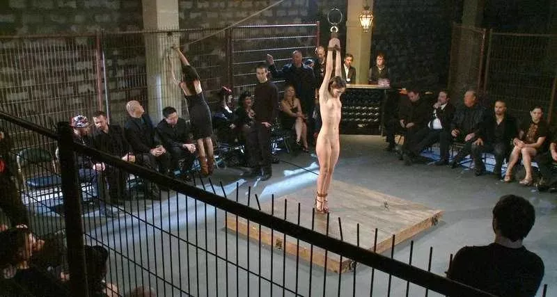 Presenting the goods and starting the auction