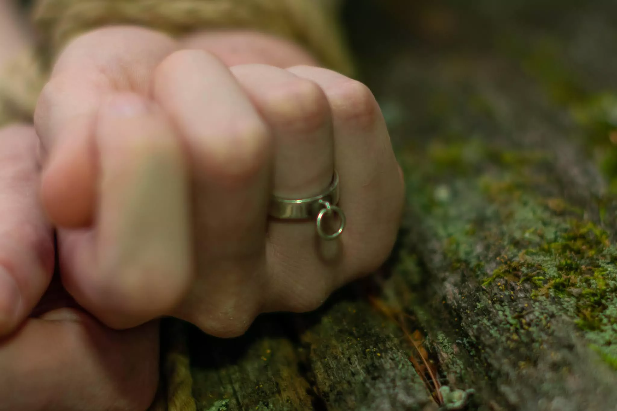 Rope, serves to embellish and accentuate submissive qualities. The ring adds a new level! 🥰