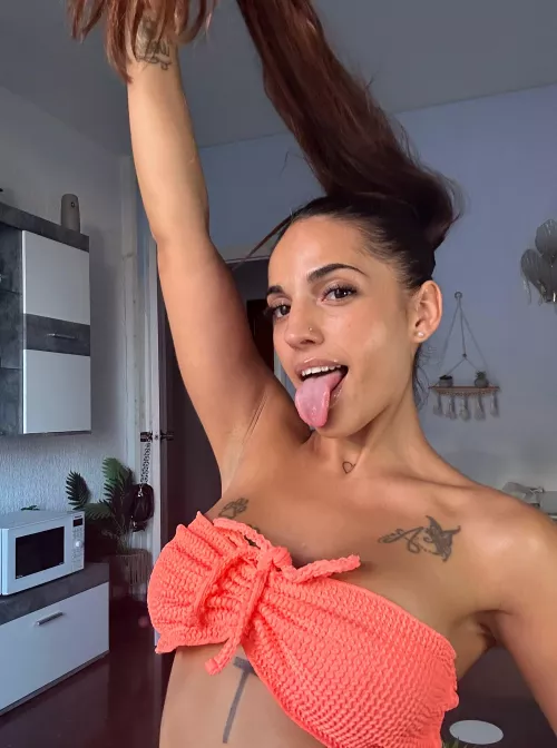 smol body, kinda big tits¿