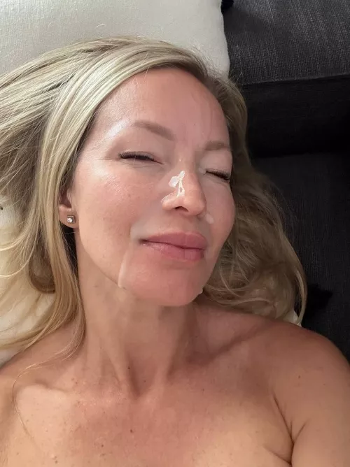 Sperm spread like a mustache lol