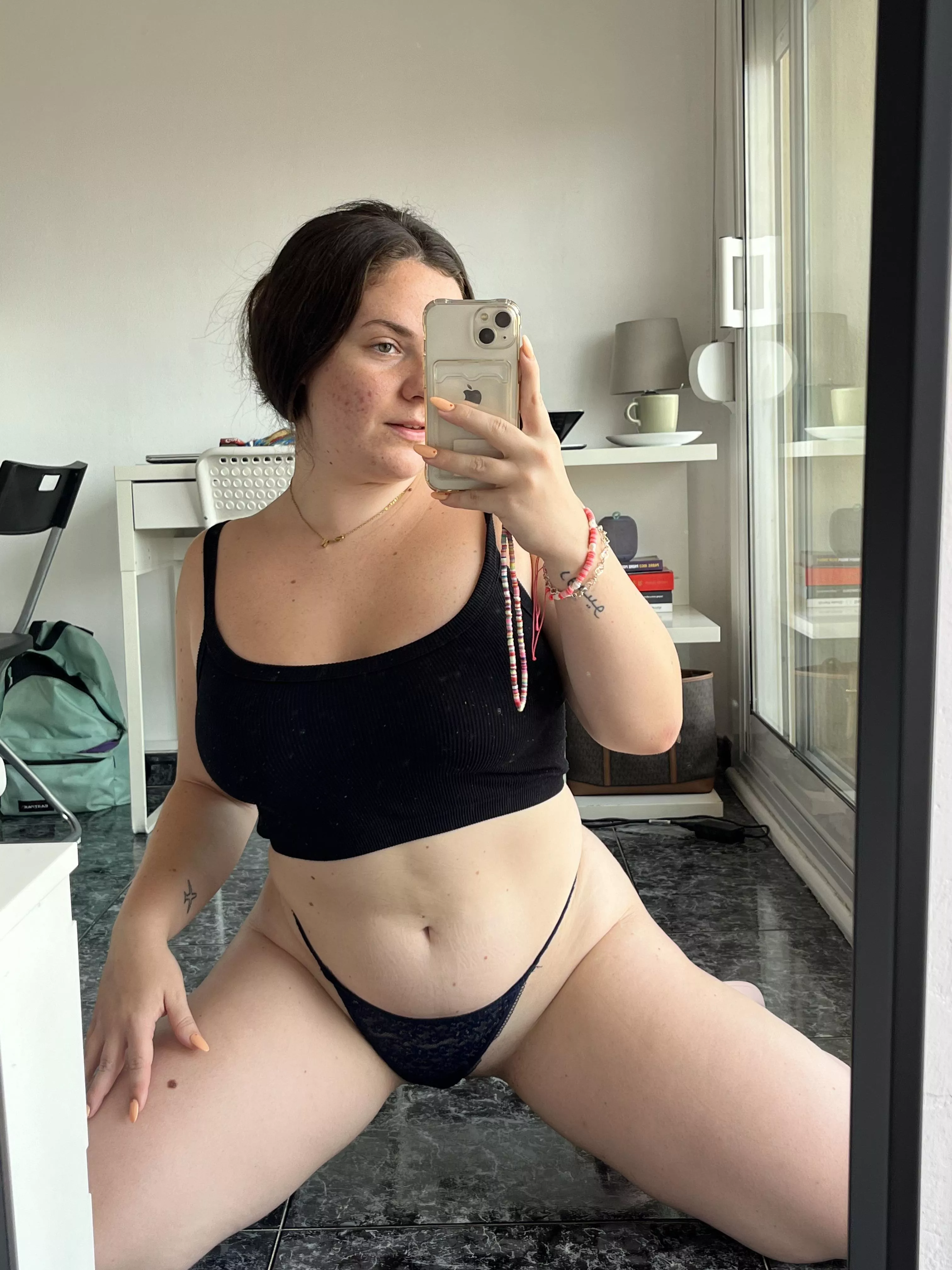 The front of a frog is pretty too