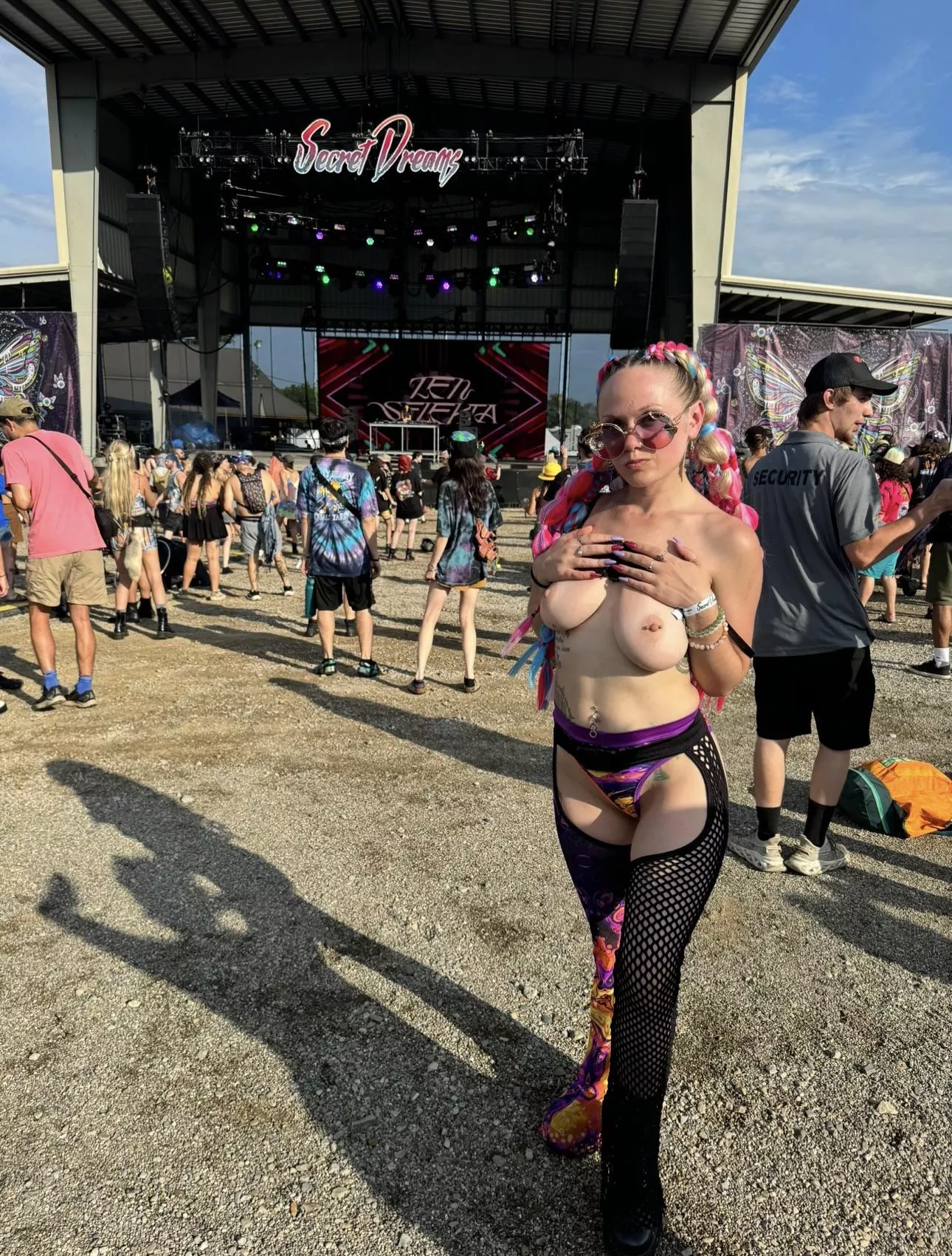 the security guard let me keep my titties out 