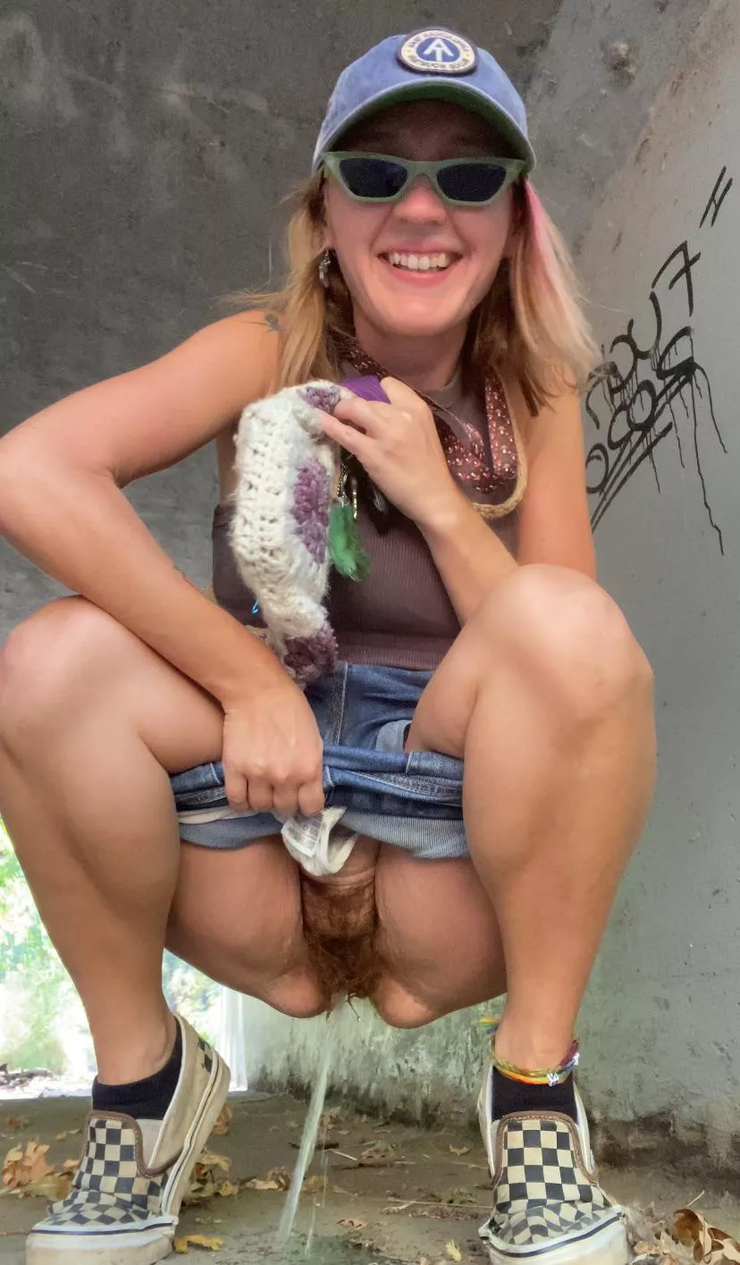 Weird girl pisses under a bridge 