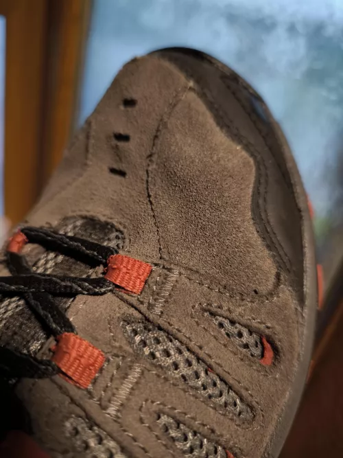 What sort of leather is this and how do I go about cleaning it? Any help greatly appreciated.