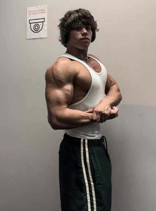 Would you flirt with me if you saw me at a locker now?