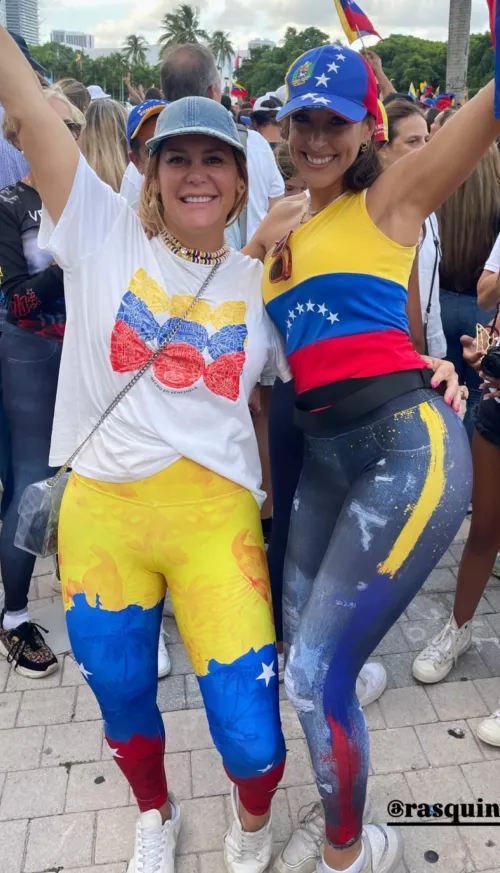 2 Venezuelan Hot MILF 
