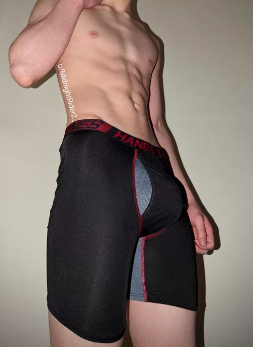 [22] What do u think of my bulge?