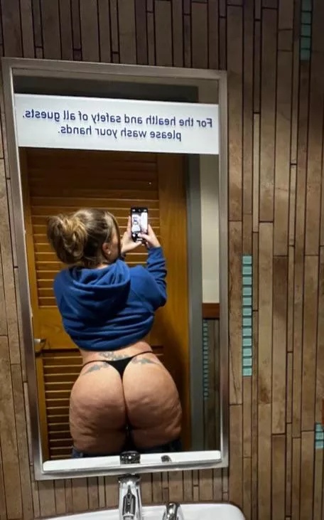 Curvaceous mom bod (f) thick in all the right places 