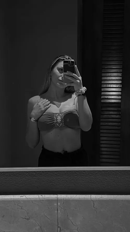 do i look sexy in a crop top?
