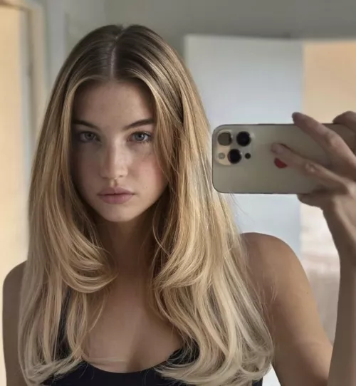 Feeling sexy , loving my reflection