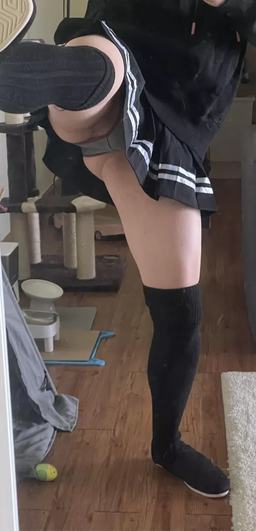 “HEY! Who do you think you’re walking past without groping?!”