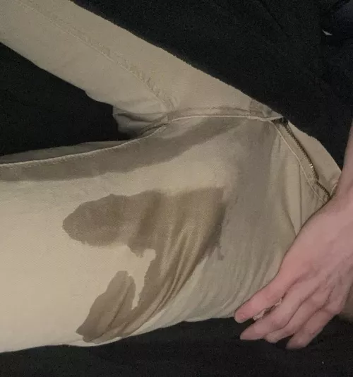 hmu if u wanna wet yourself with me dm for 👻