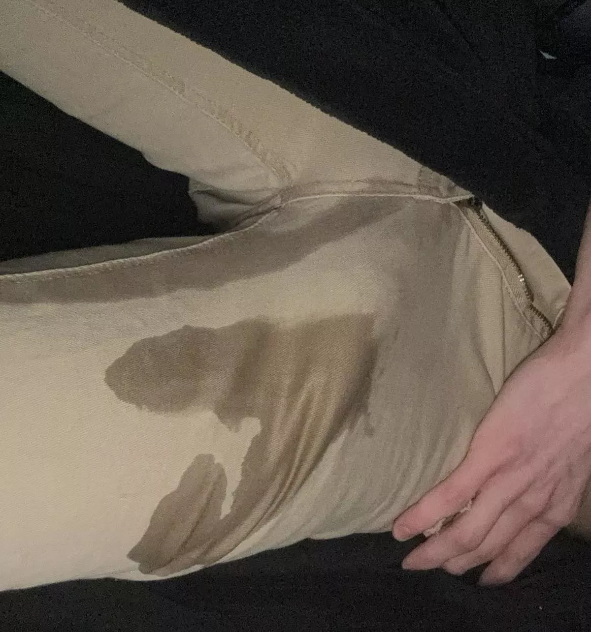 hmu if u wanna wet yourself with me dm for 👻