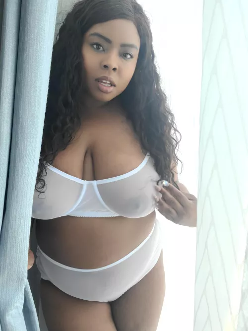 White looks good in me.. imean on me!