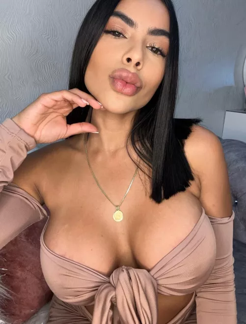 Bimbo kisses are the best type