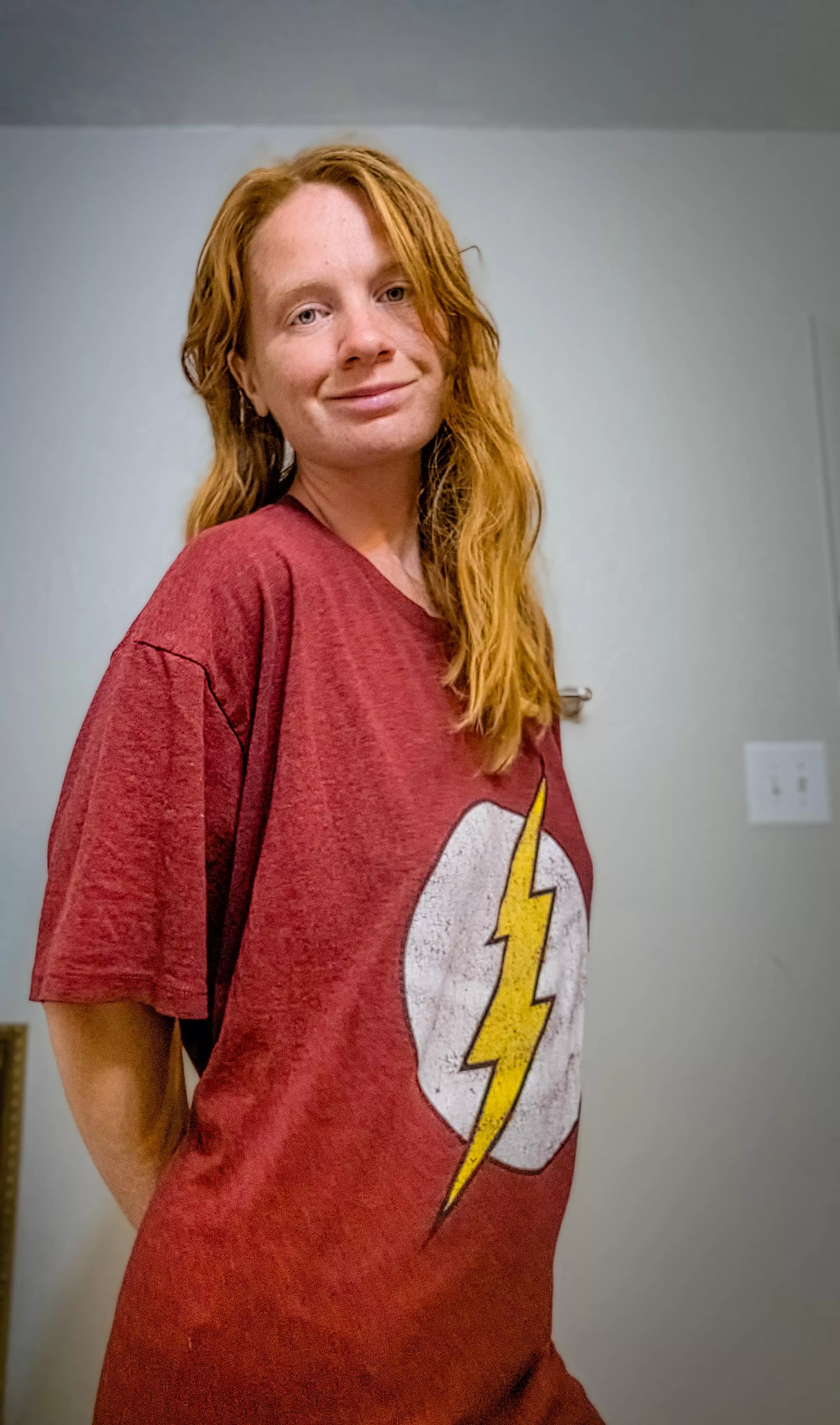 Fiery reflections: a redhead's inner light🔅 [F27]