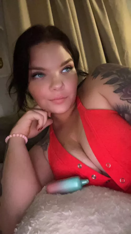 I know it’s early , anyone awake? I’m sooooo horny 