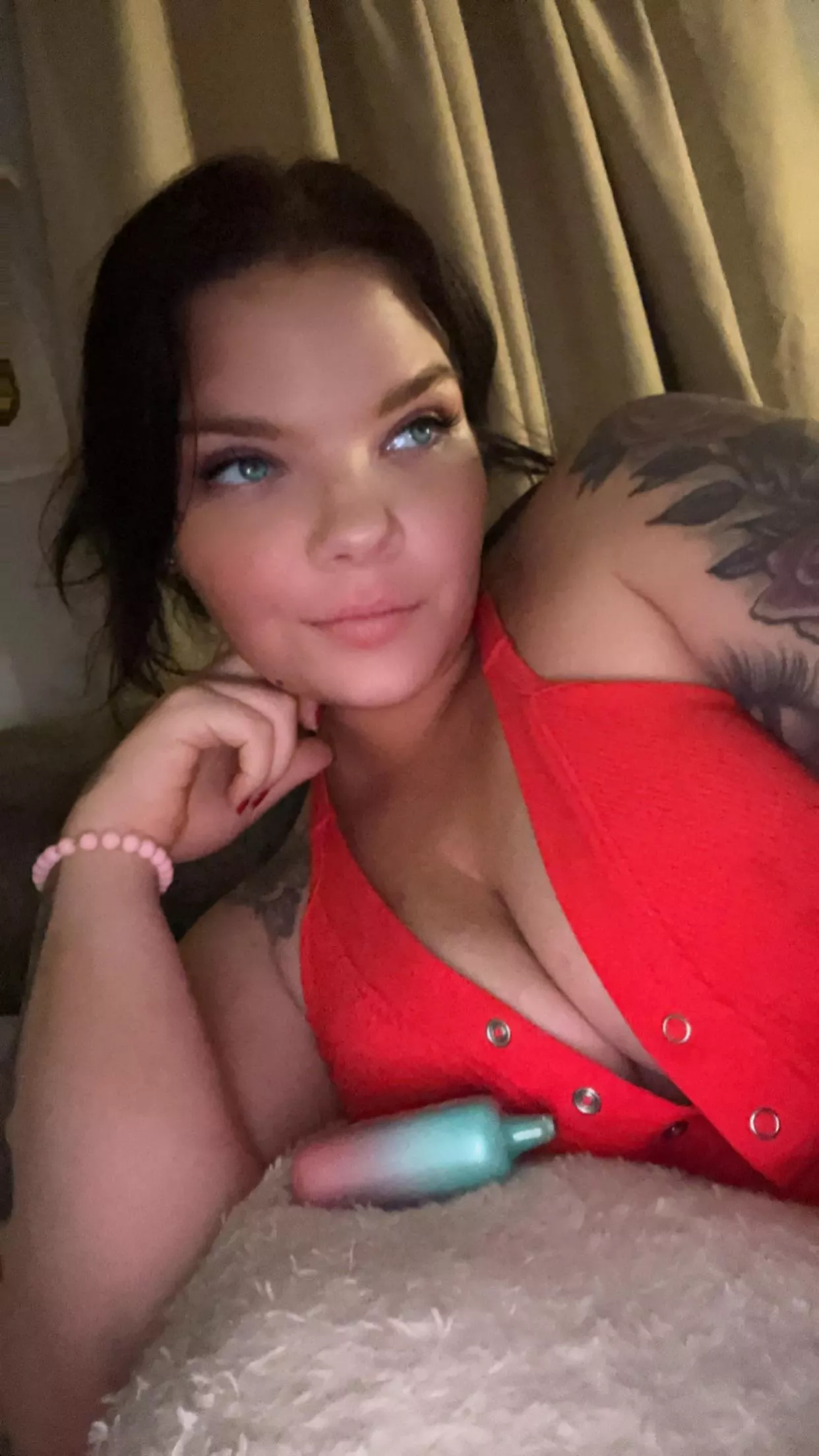 I know it’s early , anyone awake? I’m sooooo horny 