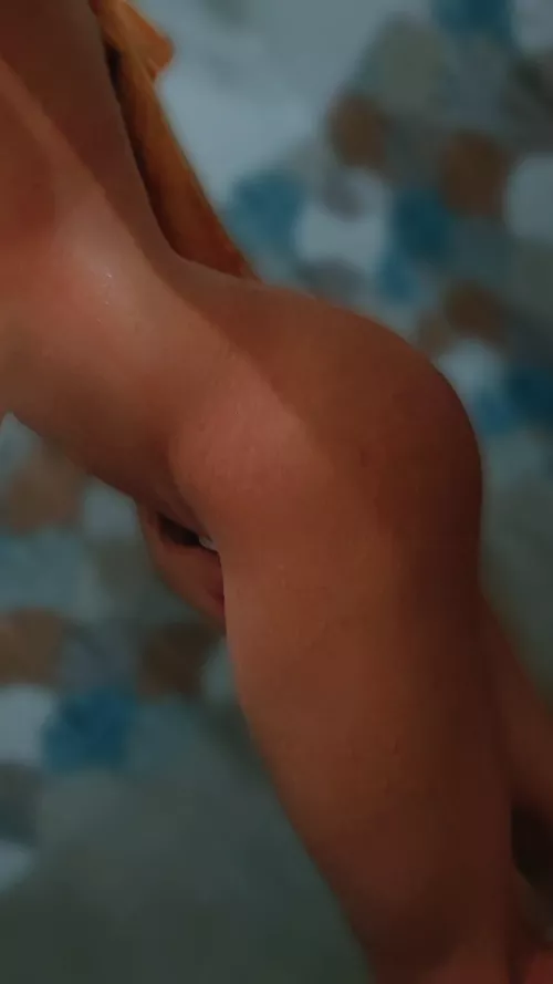 Pull me closer and hold me tigh(t)