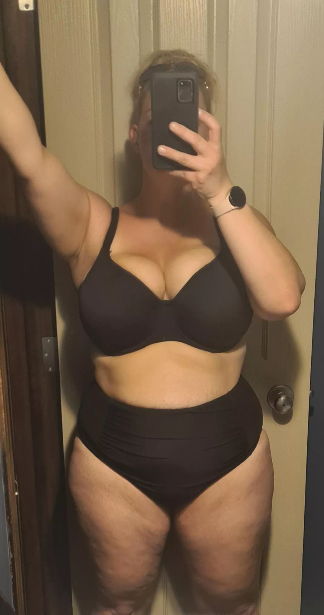 Would I distract you at the beach? 😈