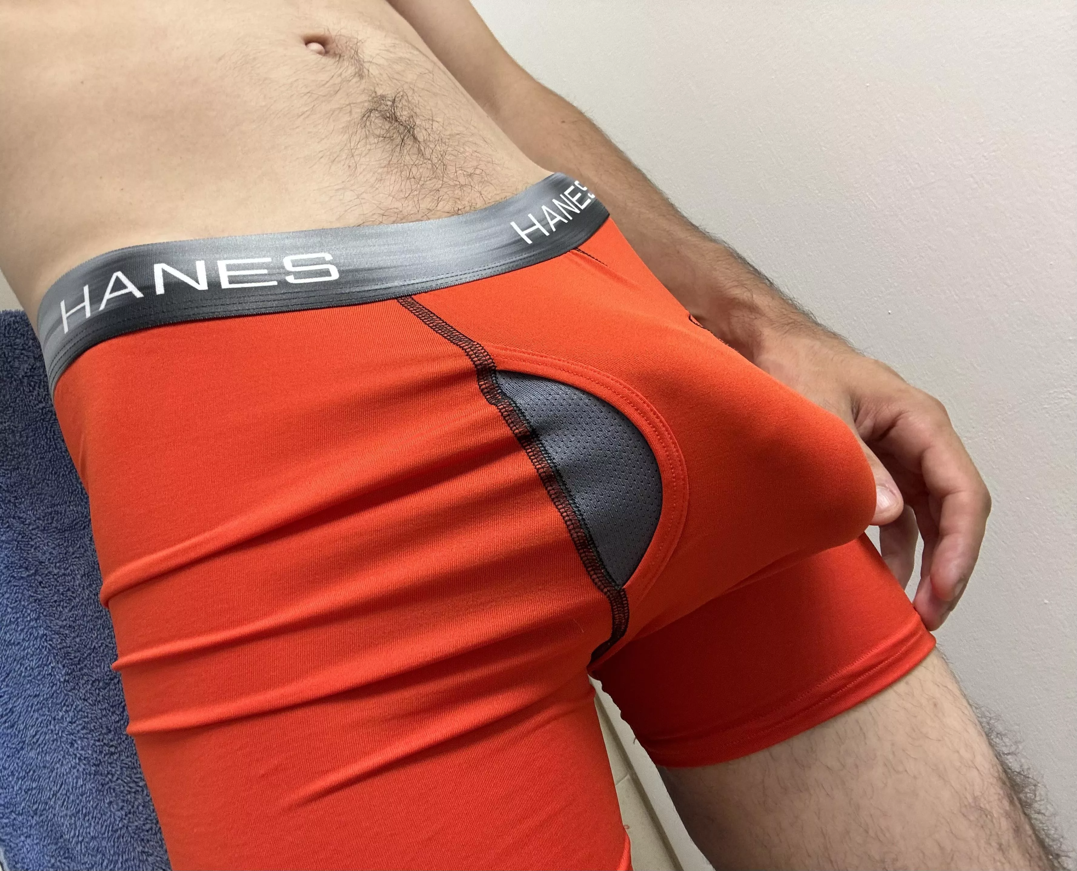 (31)  are we fans of Hanes? 