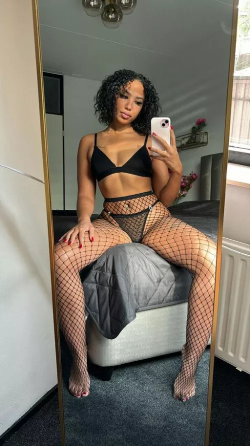 Bet you can't stop thinking about girls like me, huh?