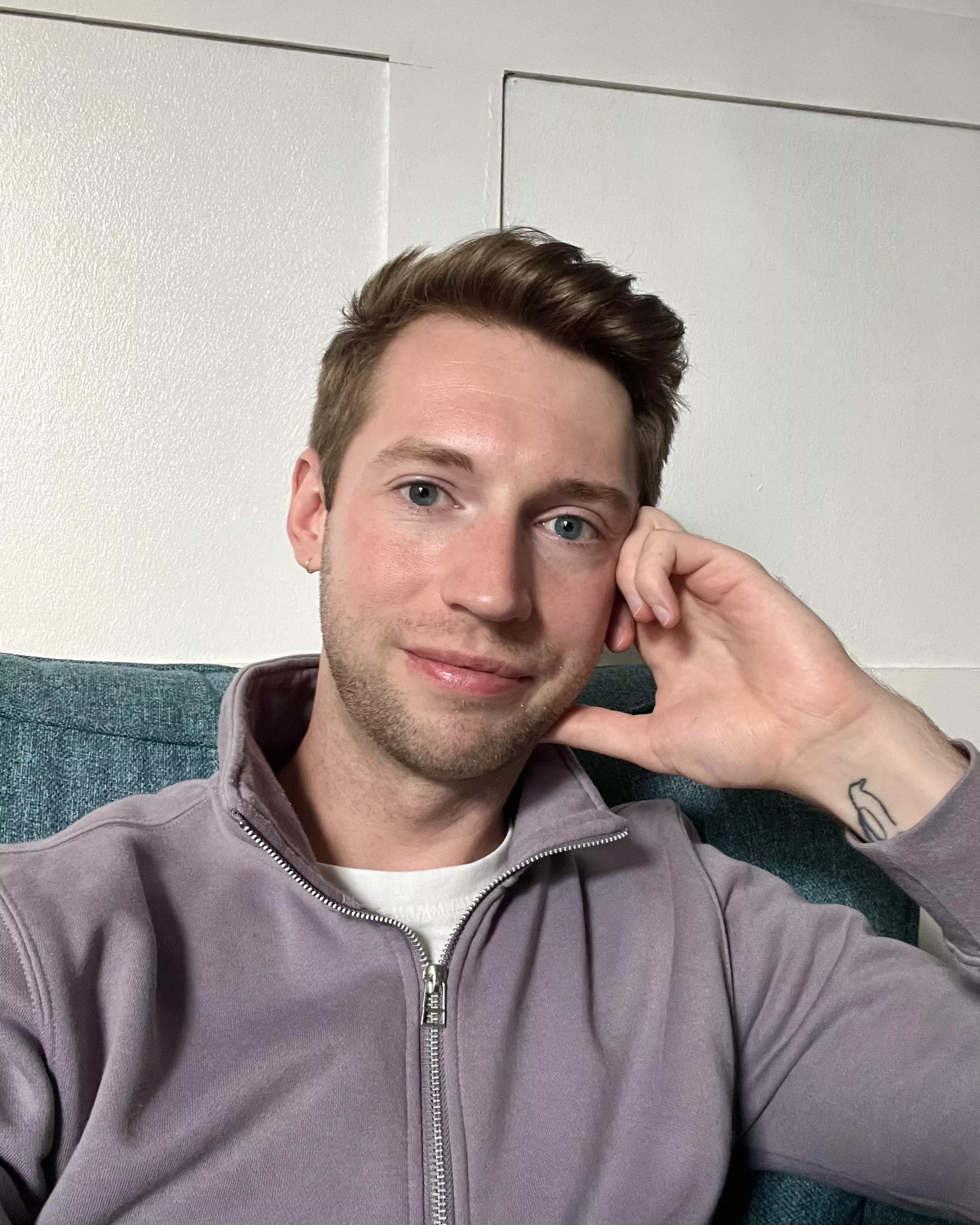 British gay checking in 🫡 