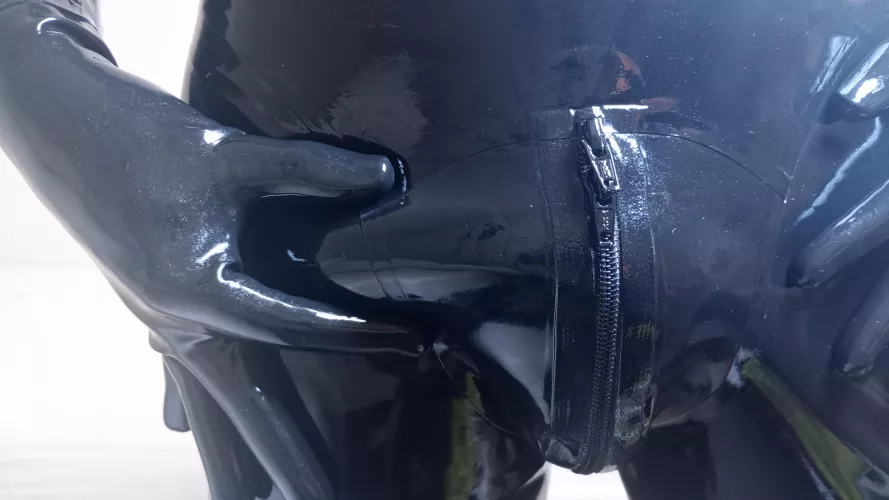 Can't hide my arousal in full latex