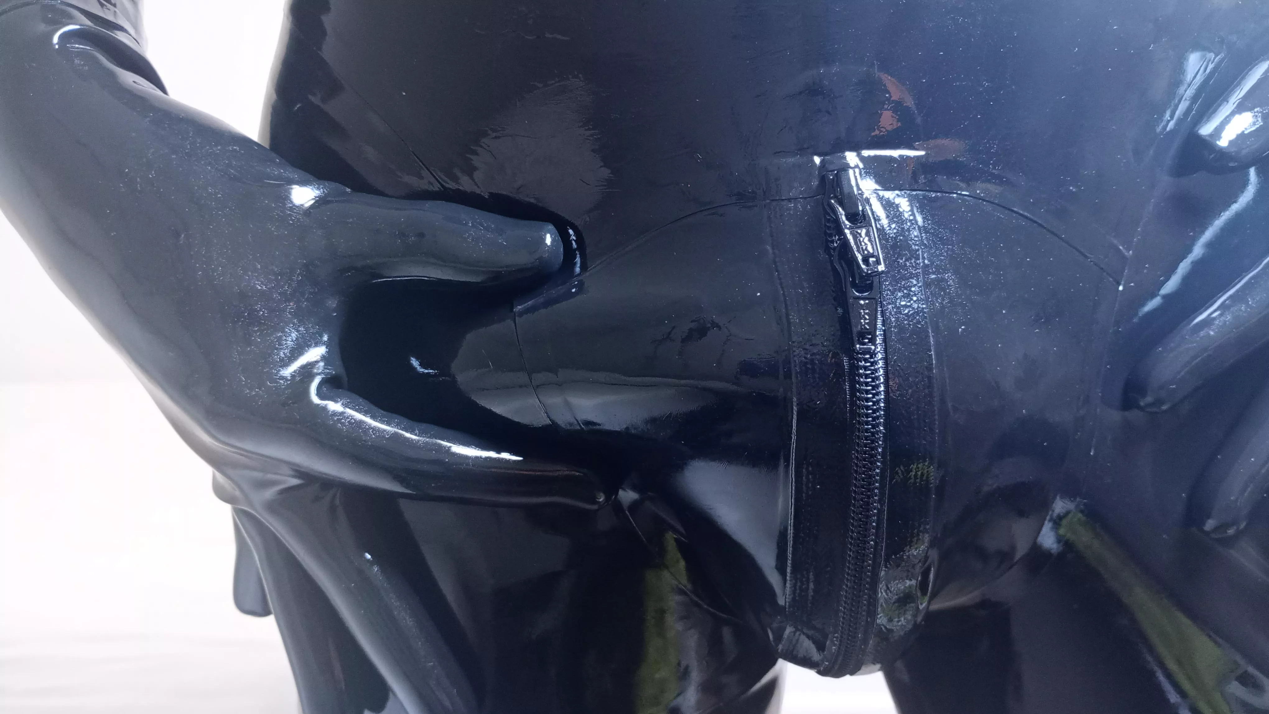 Can't hide my arousal in full latex