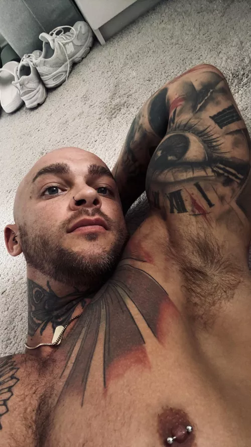 It’s simple really…lick, sniff, bury your face into my musky crevices 😏