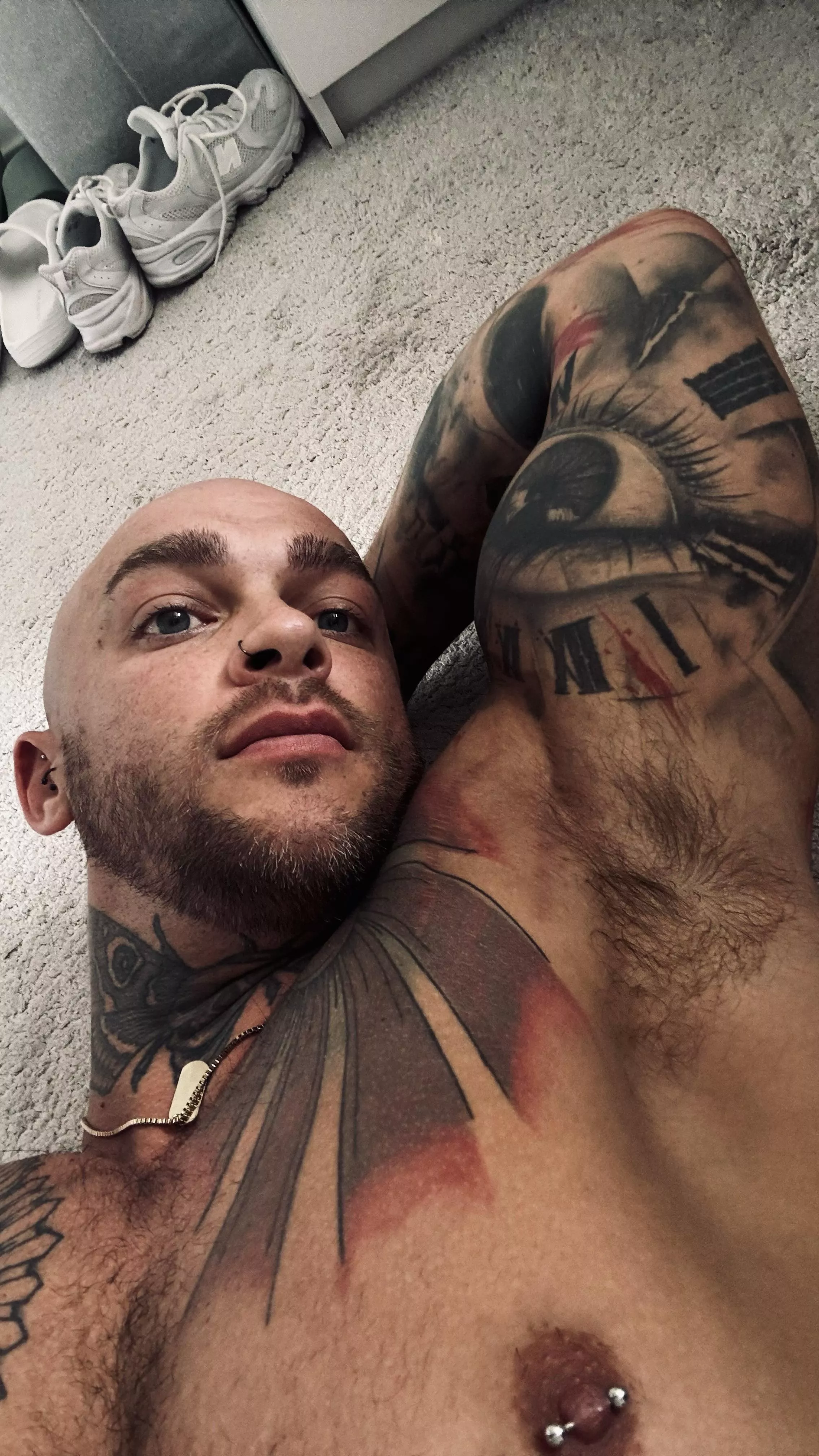 It’s simple really…lick, sniff, bury your face into my musky crevices 😏