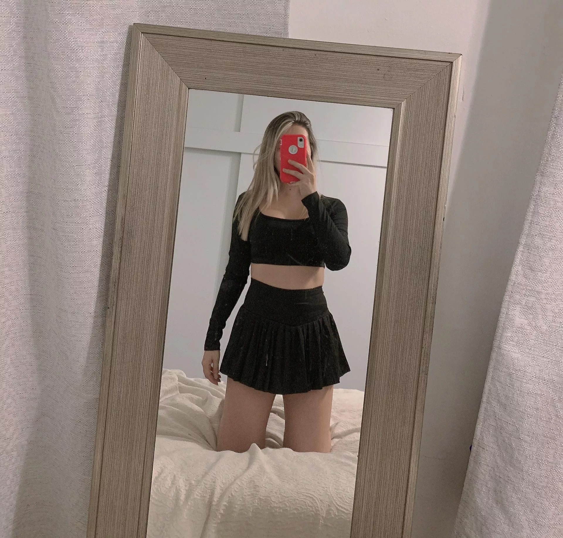 Japanese girl looking for her gym buddy 