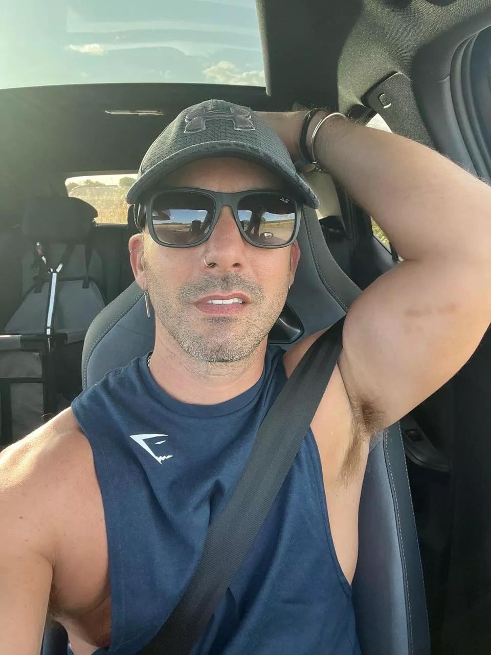 Snog, sniff, avoid?? After gym musk. 