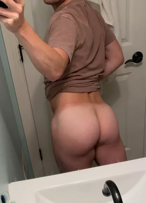 30 vers USA. prefer around my age / athletic / fit. sc: bostonguy4733