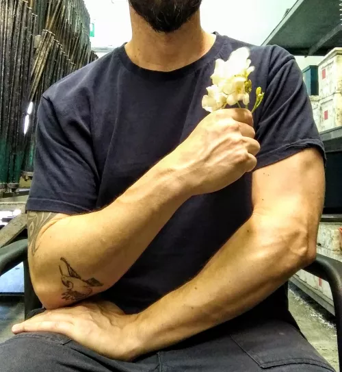 (42) flowers in her hair, flowers everywhere 💕🌼