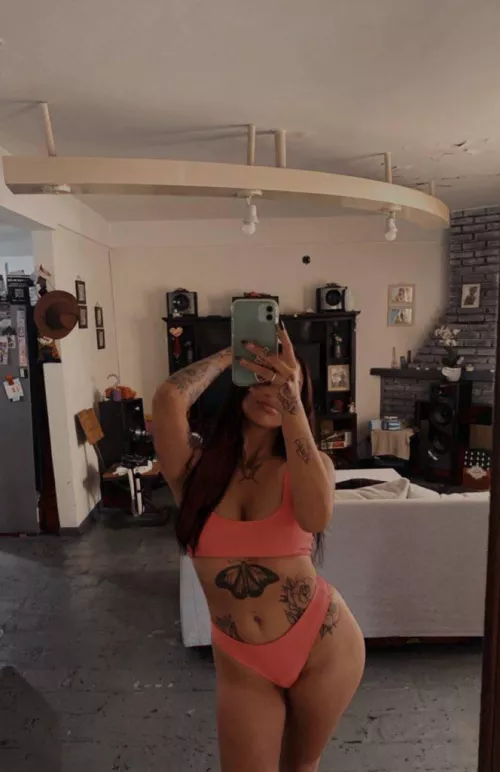 Does pink or black suit me better?