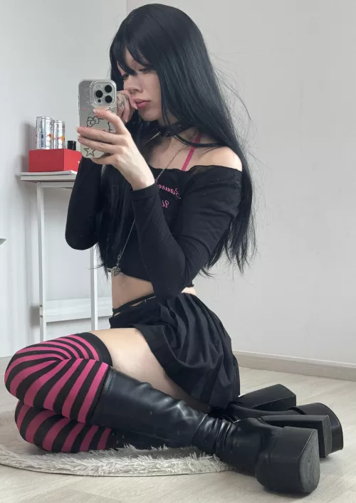 I wish I could find boots that went all the way up to my pussy